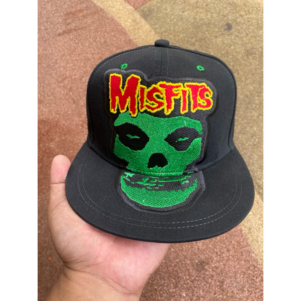 Topi Monster Logo Misfits