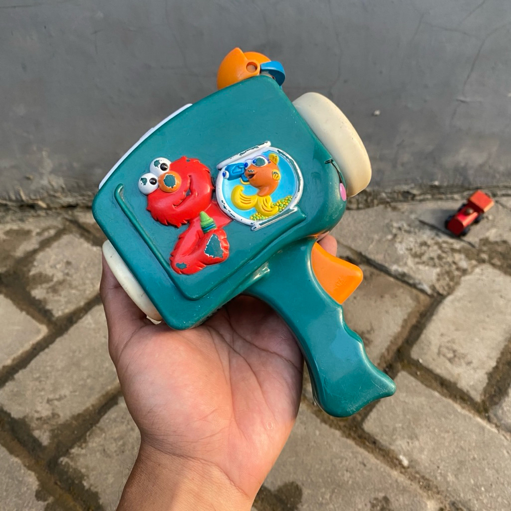 mainan kamera film elmo’s world vintage original mattel 2003 sesame street