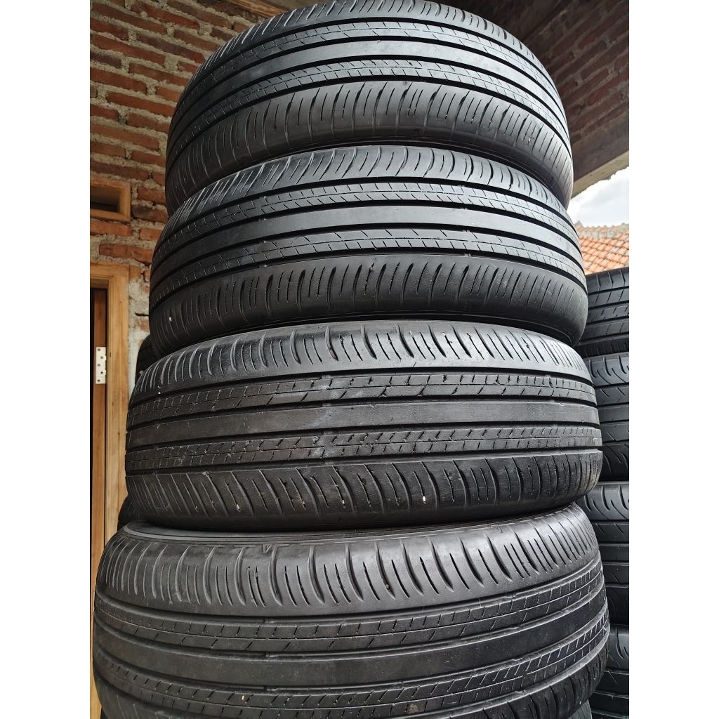 Ban. 215/60 R17 Merk Dunlop enasave