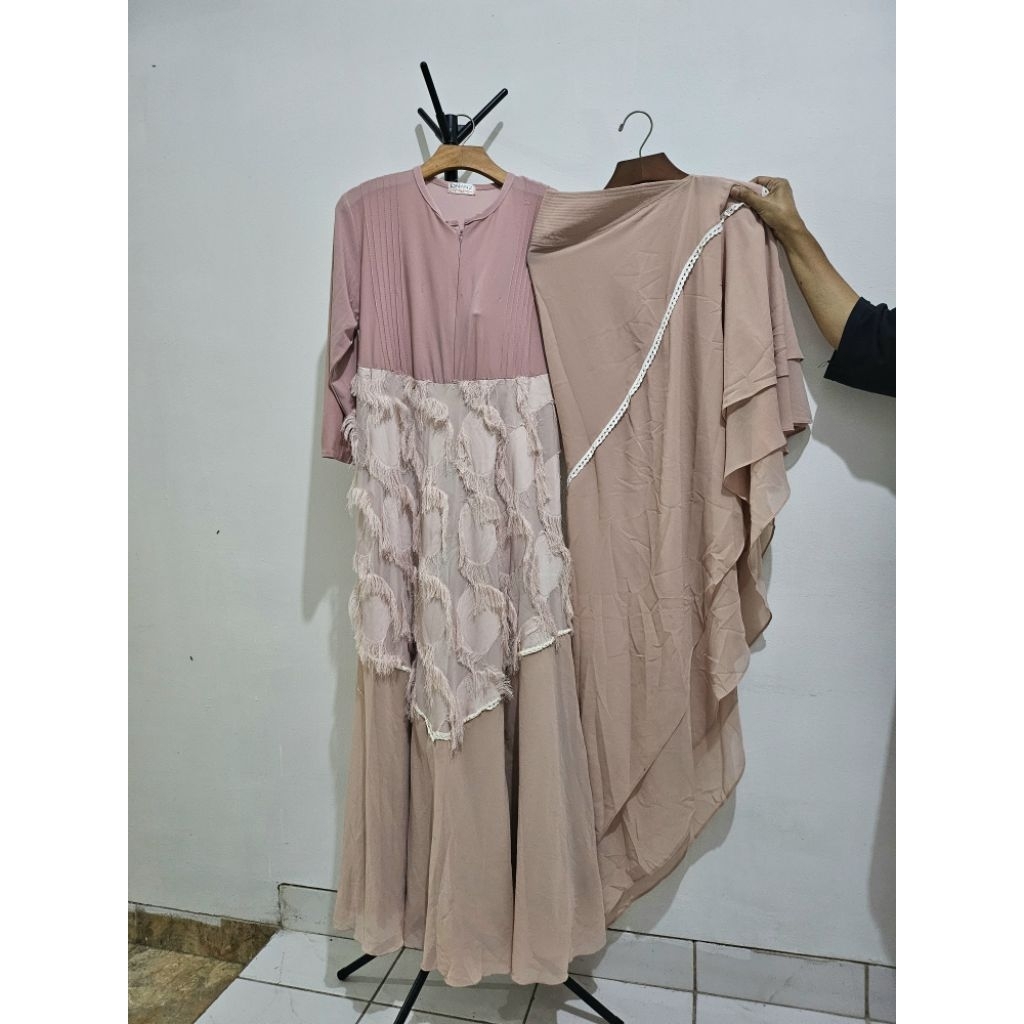 Gamis Syar'i + Kerudung Qnanz