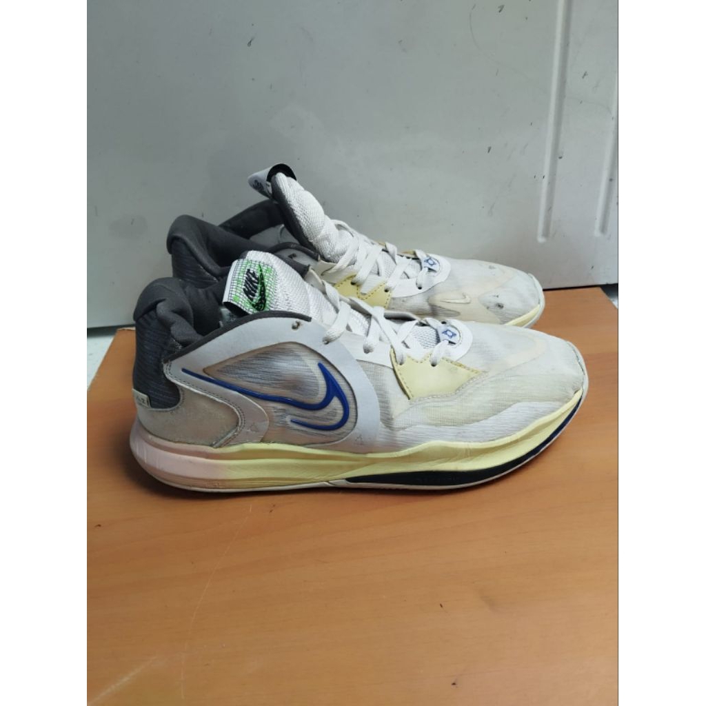 SEPATU BASKET SNEAKERS CASUAL NIKE KYRIE LOW SIZE 44 BEKAS PRELOVED