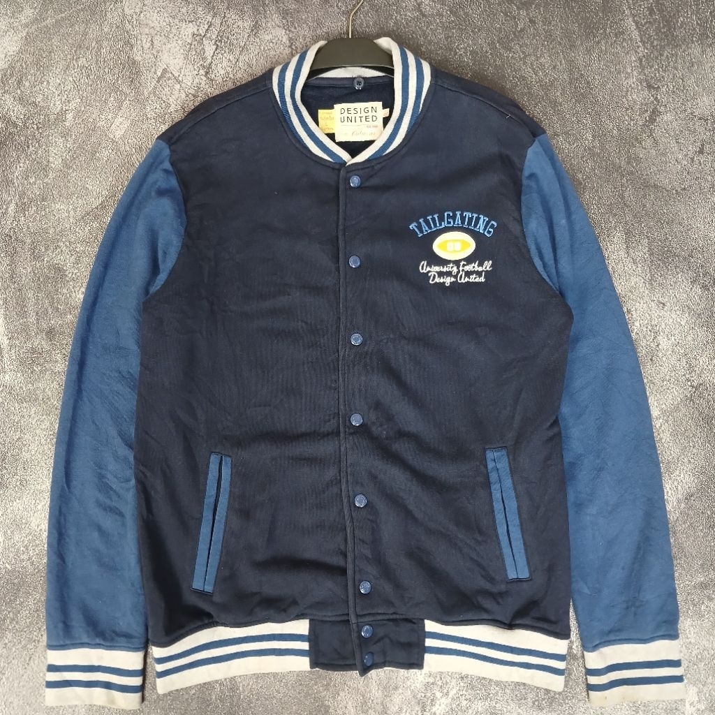 JAKET VARSITY BY DESIGN UNITED SIZE L