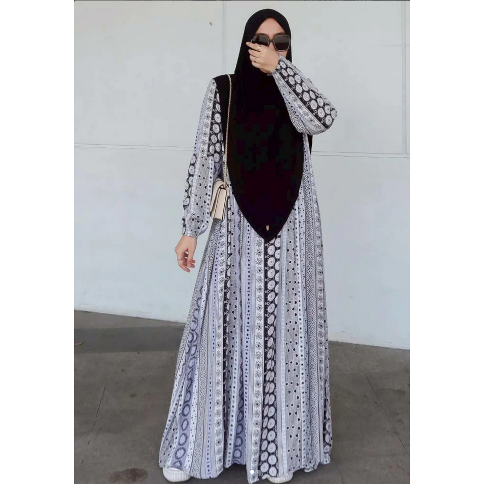 Qyuzamoshion-Basic ethnic love black white by Zafeetri