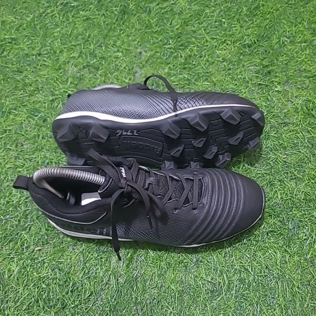 sepatu football riddell size 38