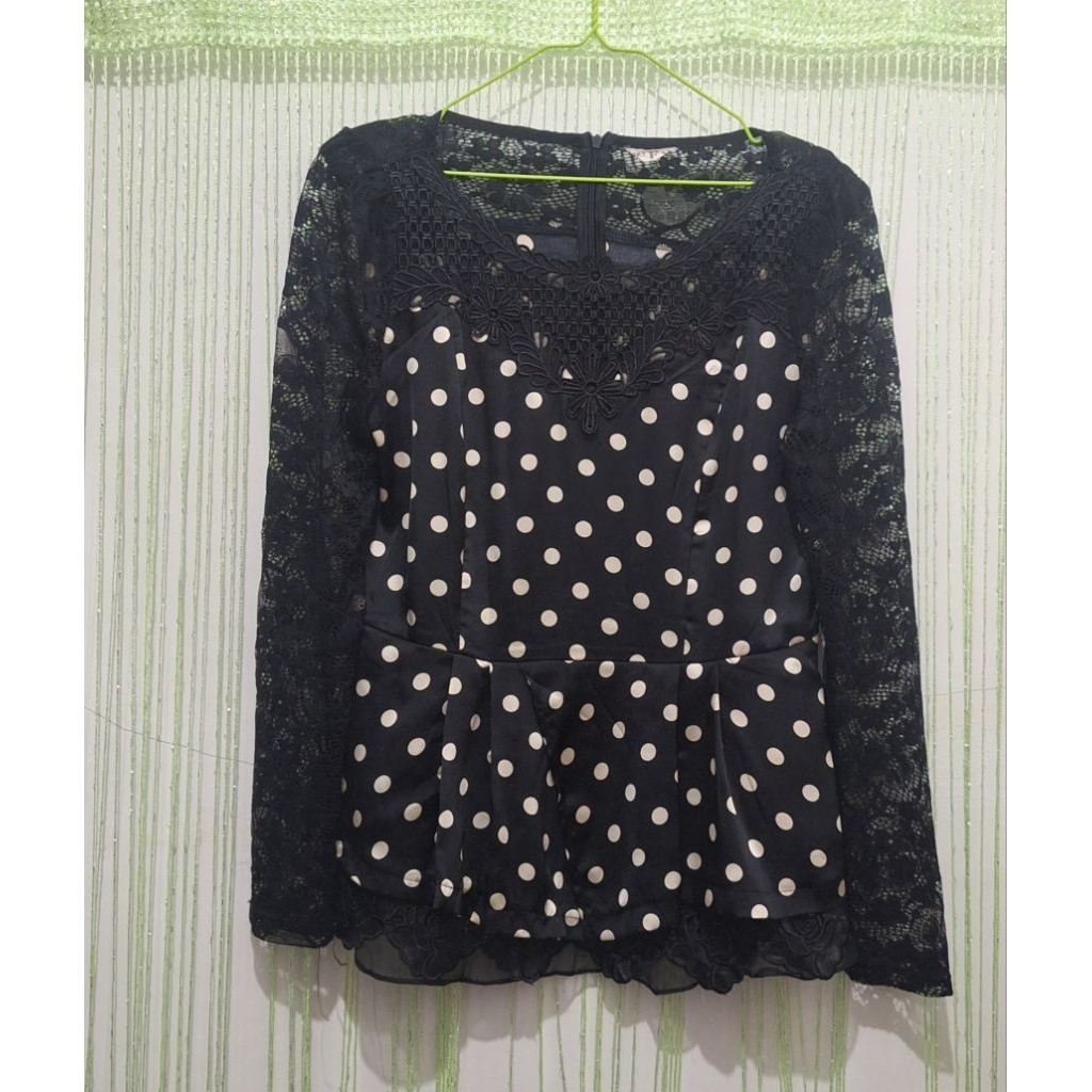 blouse blus wanita lengan panjang polkadot hitam putih satin brukat prada