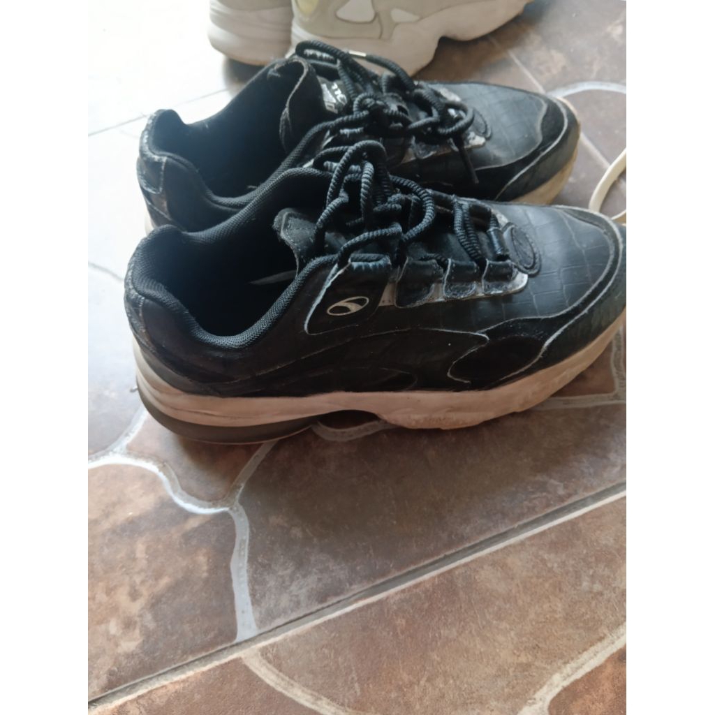 puma cell venom hypertech black 38 (24.5cm)