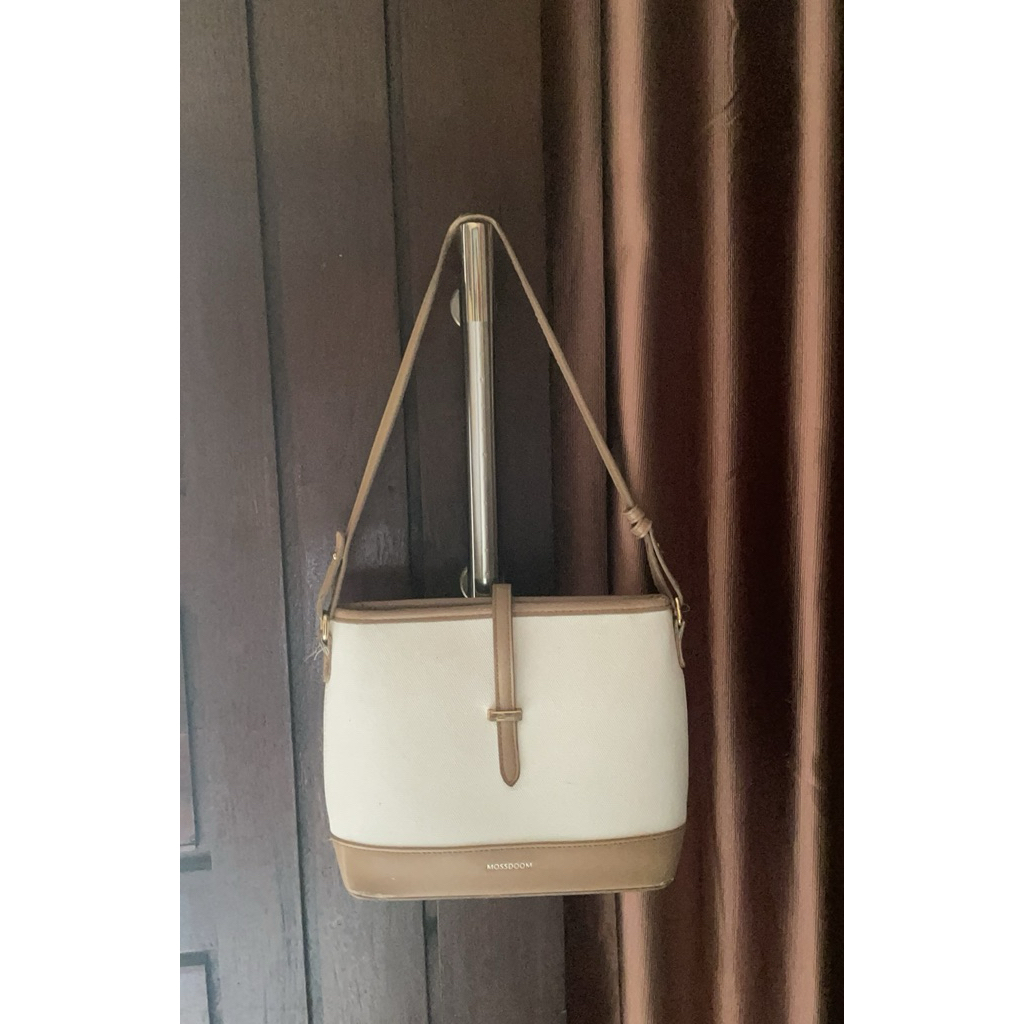 preloved totebag mossdoom warna khaki