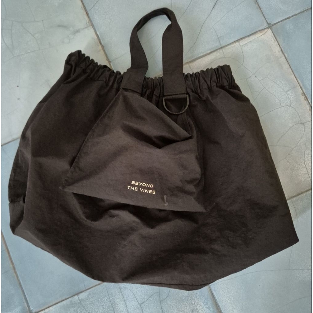 Preloved Beyond The Vines (BTV) - XL Dumpling Bag Black LIKE NEW