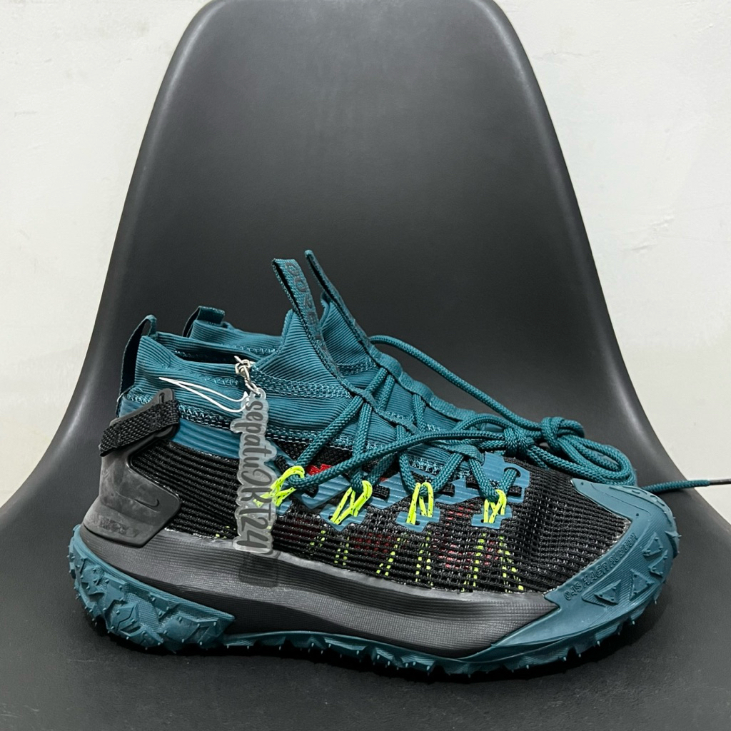 Sepatu hiking NKE ACG Mountain Fly 2 x Gore-tex
