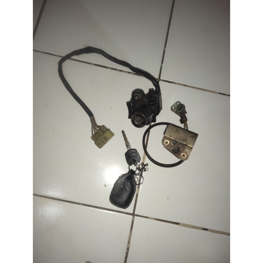 Kunci Kontak Ninja 250 Karbu set depan belakang