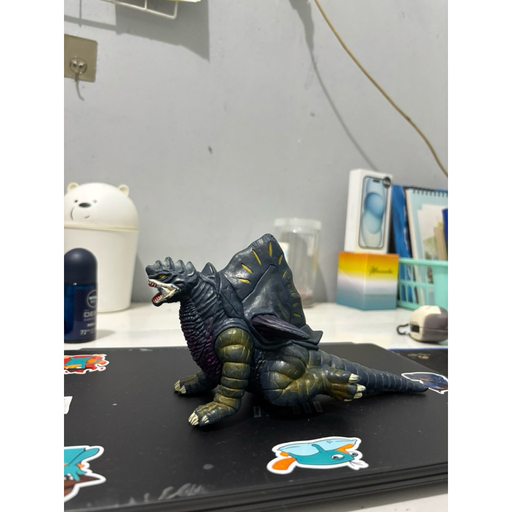 Ultraman monster kaiju bandai zonnel