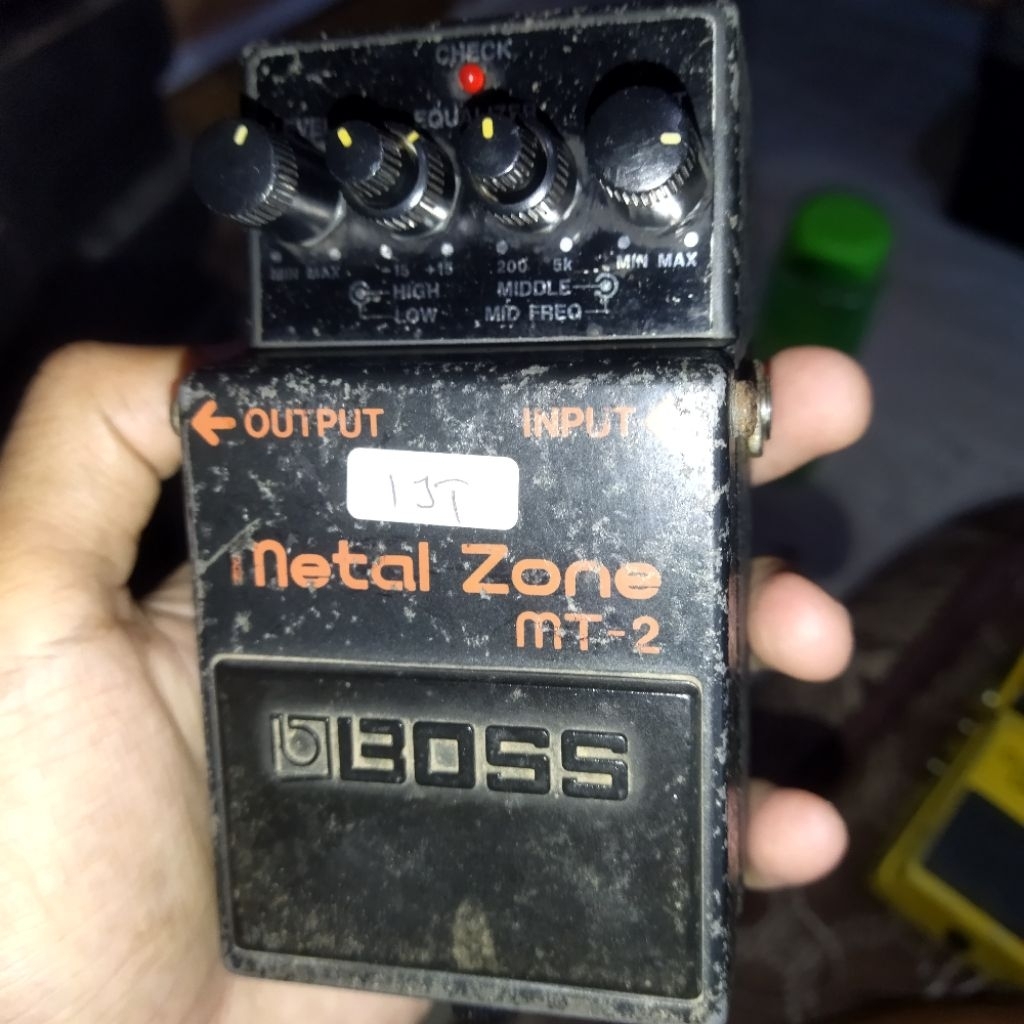 BOSS MT2 METAL ZONE DISTORSI EFEK GITAR PEDAL ANALOG STOMBOX DIGITAL