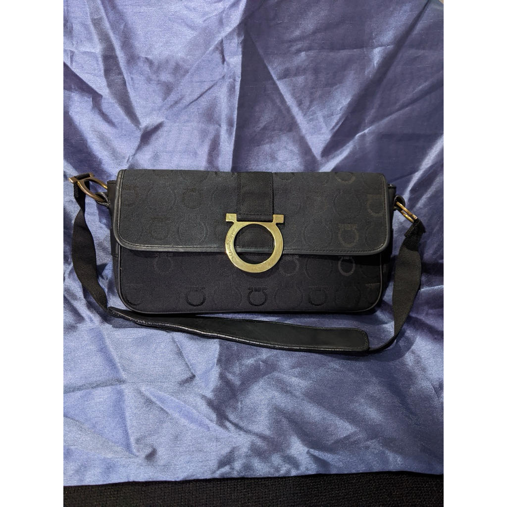 tas Salvatore Ferragamo Gancini Canvas Leather Shoulder Bag Canvas Shoulder Bag AF-21 5380 preloved