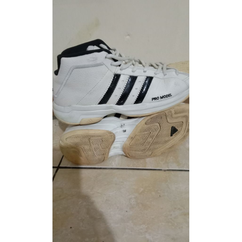 sepatu Adidas pro model 40