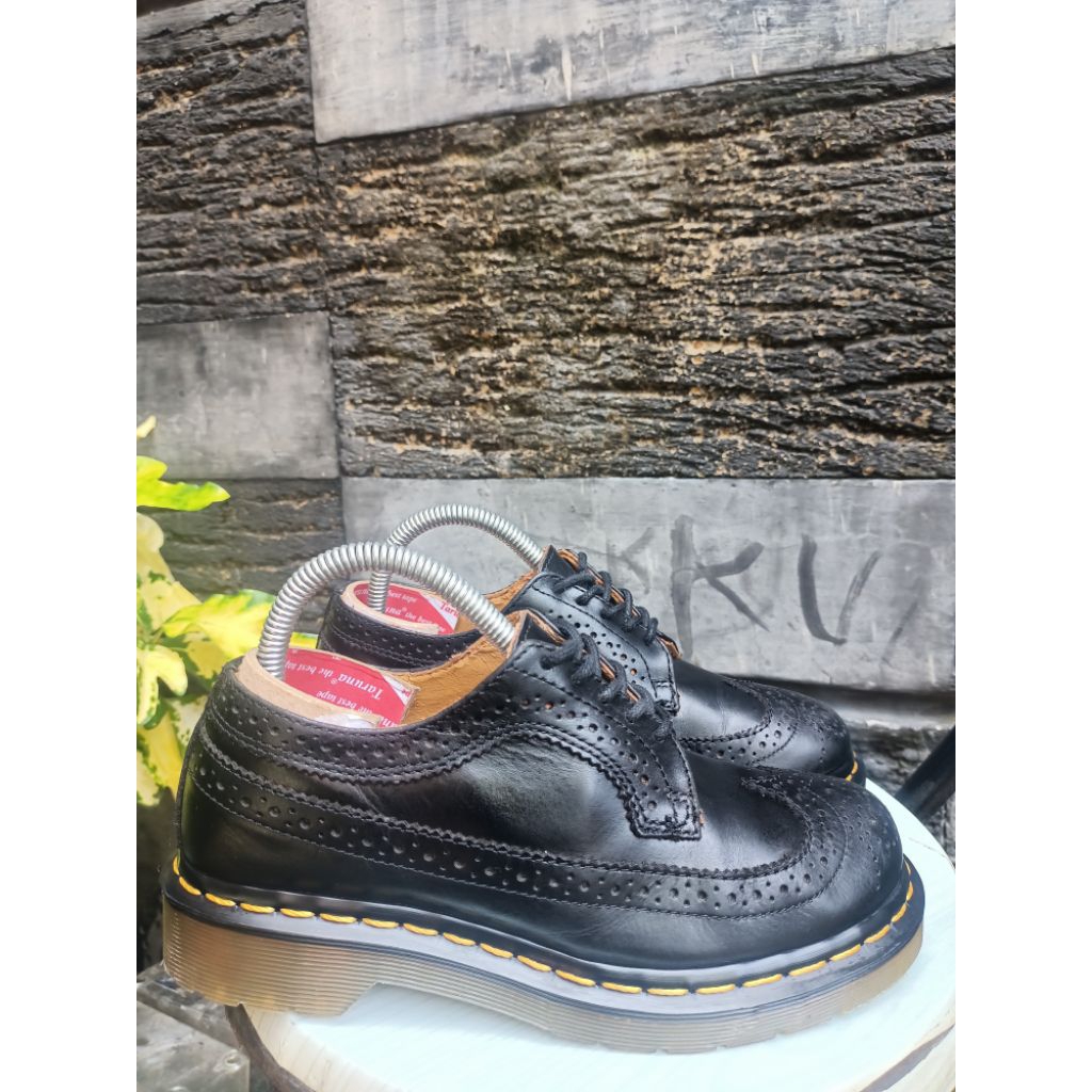 dr. martens wingtip  brogue 3989
