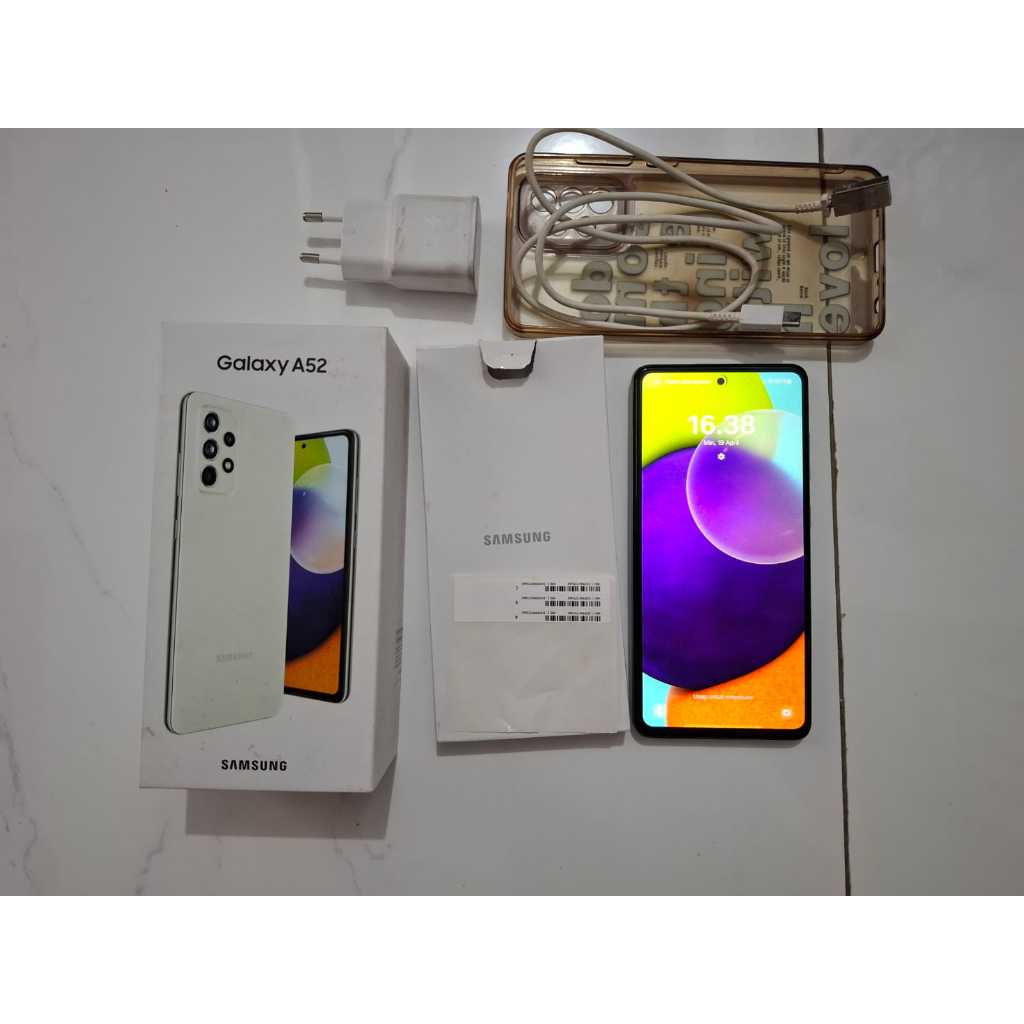 SAMSUNG GALAXY A52 RAM 8 GB/ 256 GB Layar Super AMOLED 6,5 Inch Battery 4500mAH