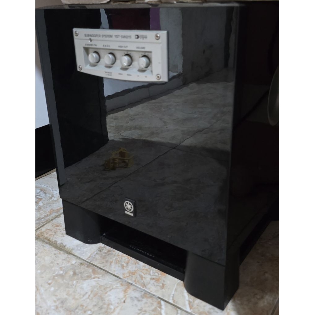 Subwoofer Active Yamaha YST-SW215 8inch