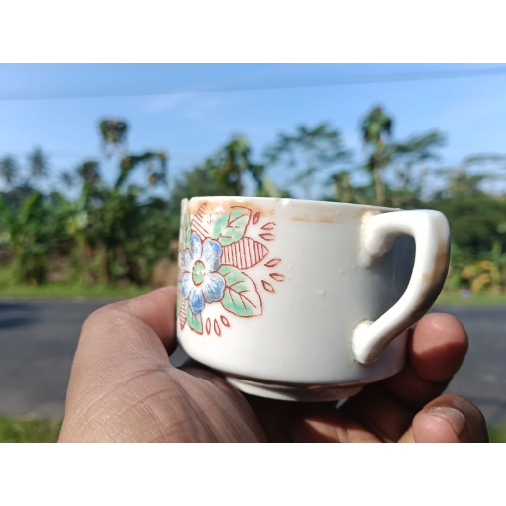 Cangkir kopi jadul klasik ndeso warisan simbah
