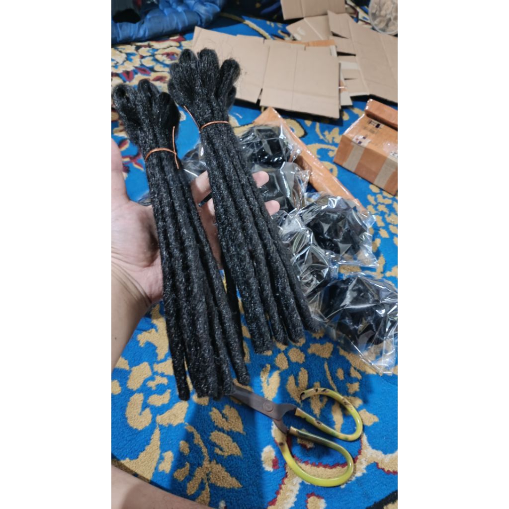 Rambut Gimbal panjang 30 cm / Harga per lusin isi 12 batang / warna hitam
