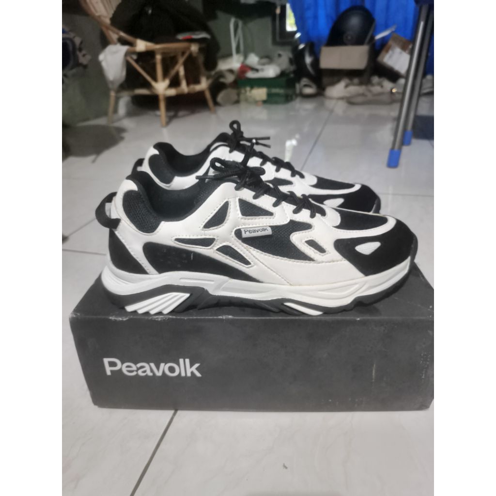 Peavolk Pursuit V1 Black BNIB Size 43