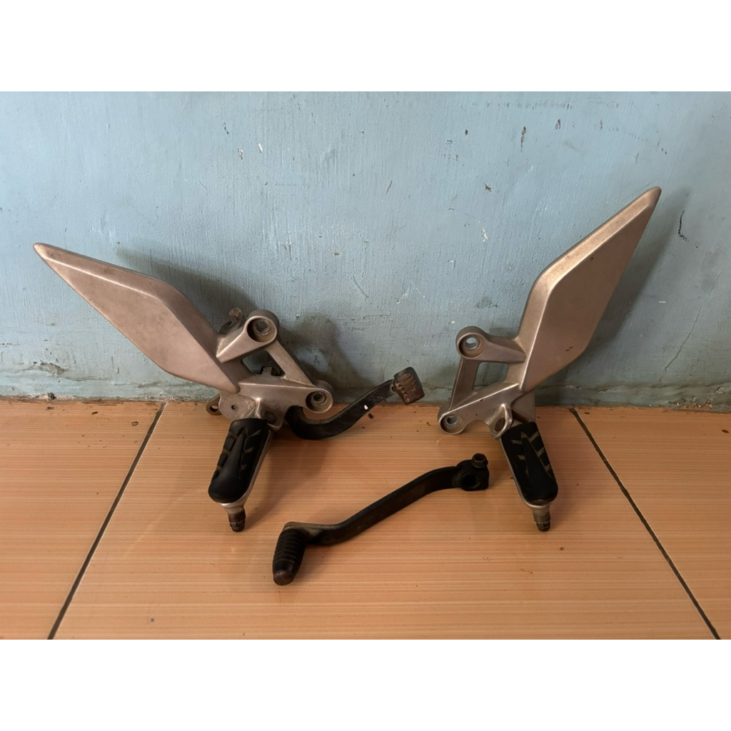 step depan footstep ori cb150r v1