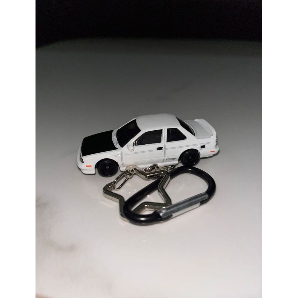 gantungan kunci hotwheels nissan sentra (free akrilik tulisan hotwheels)