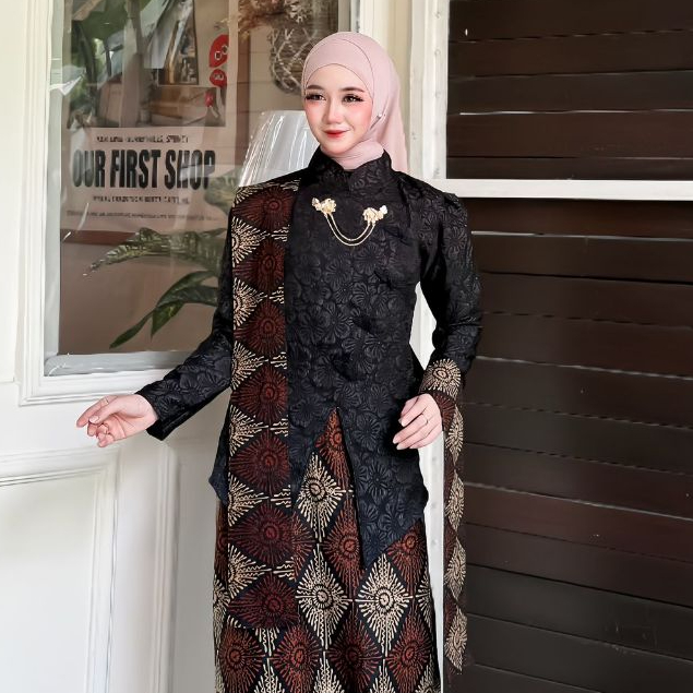 Kebaya Janggan Syifa Hadju Kancing Sanghai Setelan Jaguar Fukuro Kombinasi Batik Ratu Busana Wisuda 