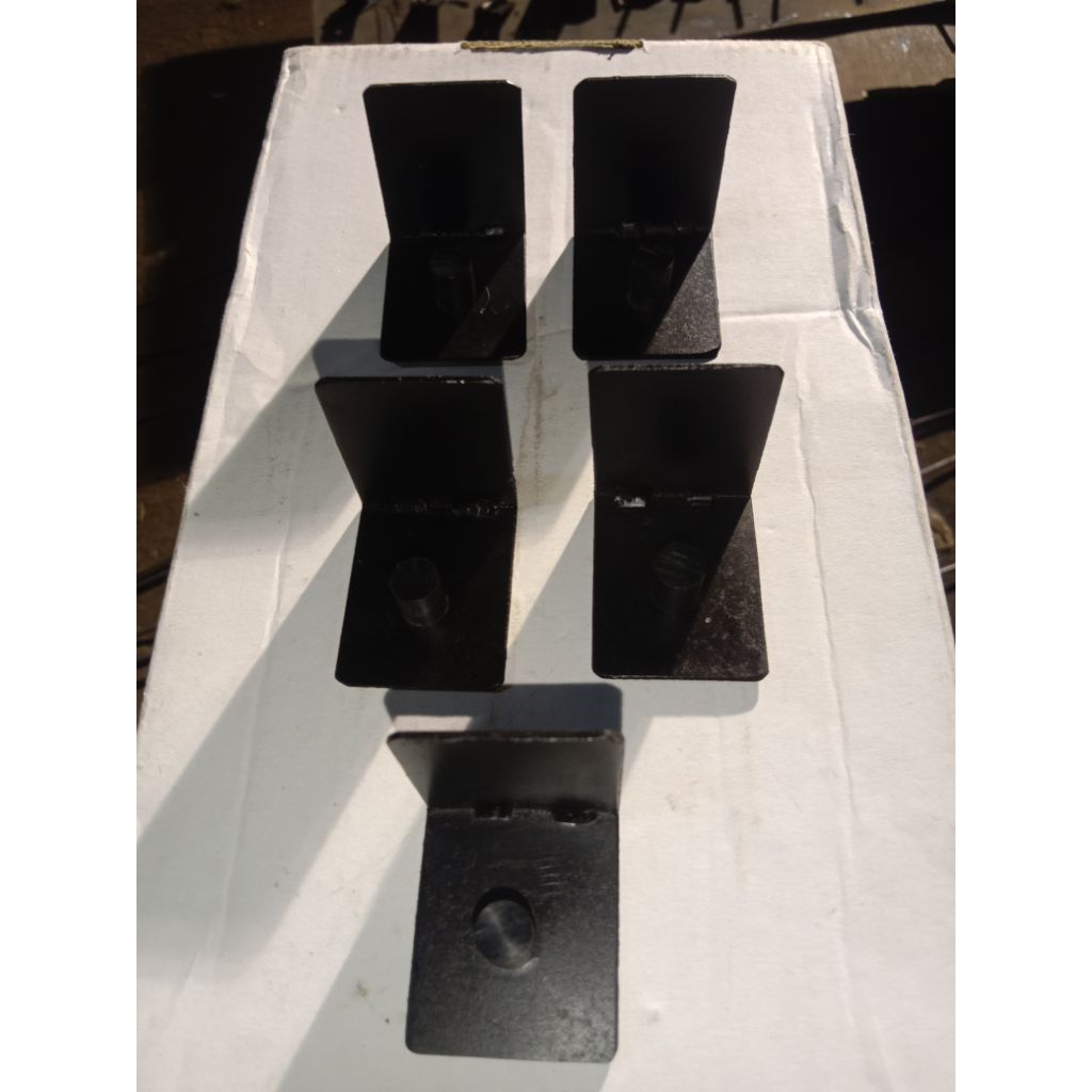 penahanan roda bawah pintu sliding swing