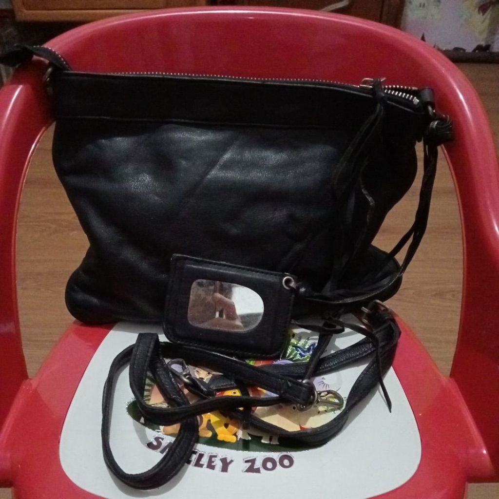 Tas Sling Kulit Wanita Monza