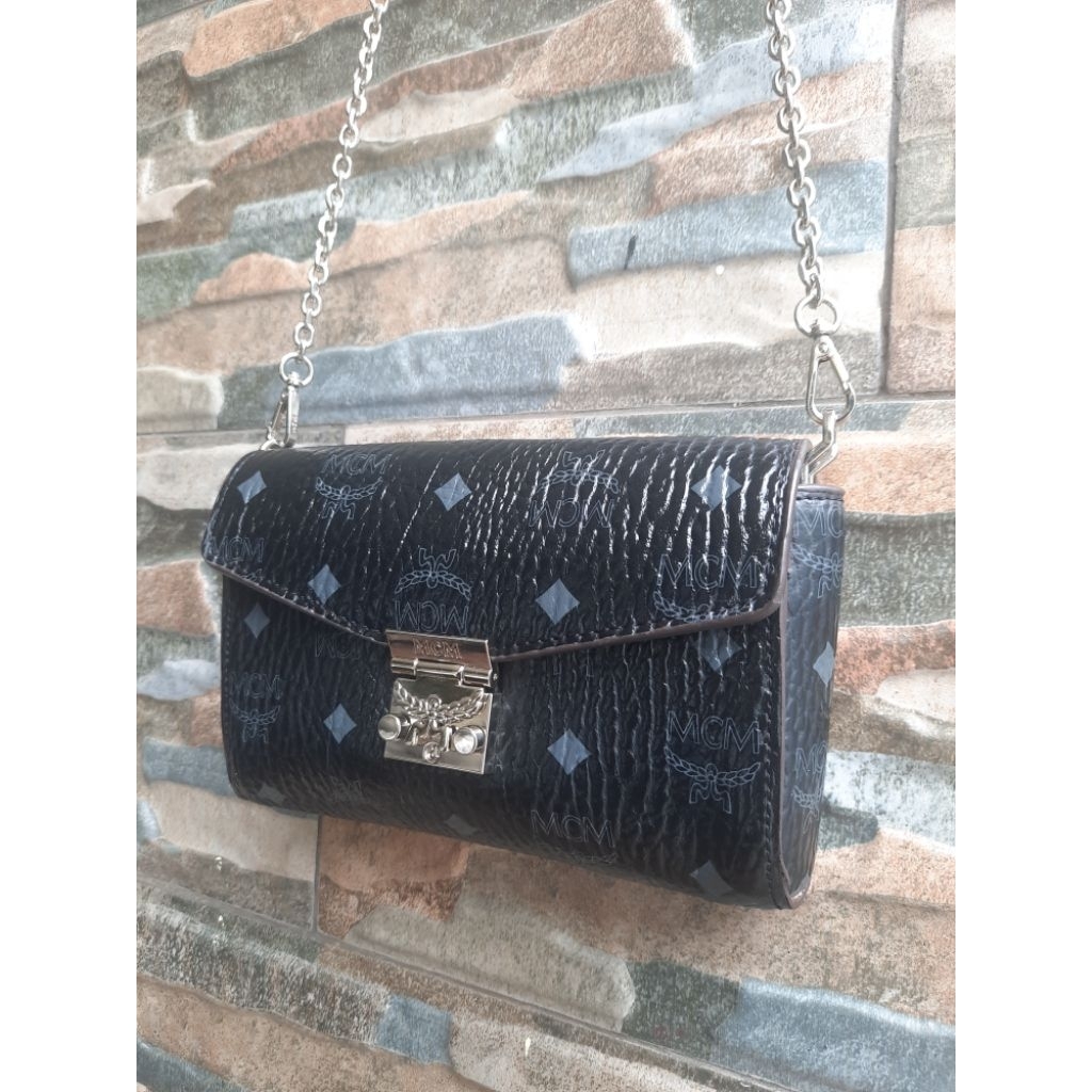 Sling Bag Kulit Hitam MCM - Branded Original
