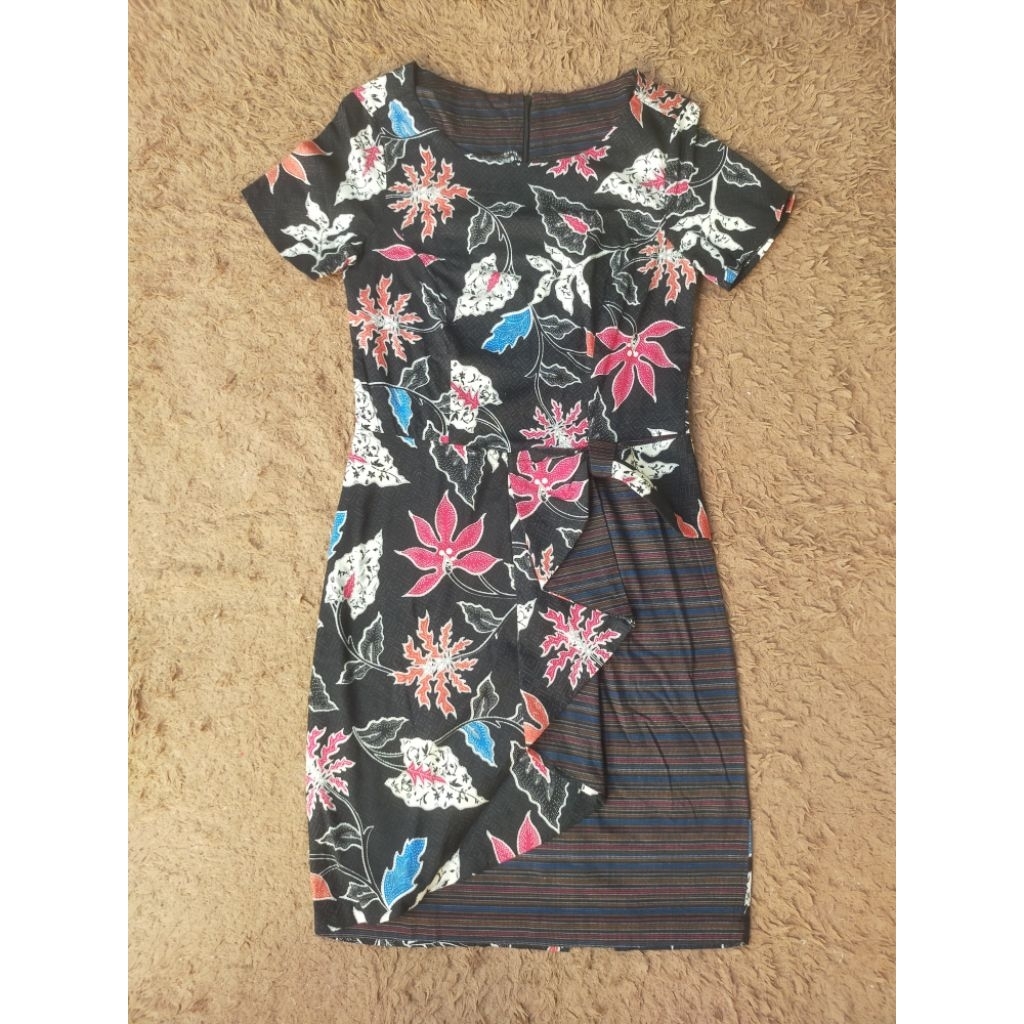 Dress batik warna hitam motif bunga