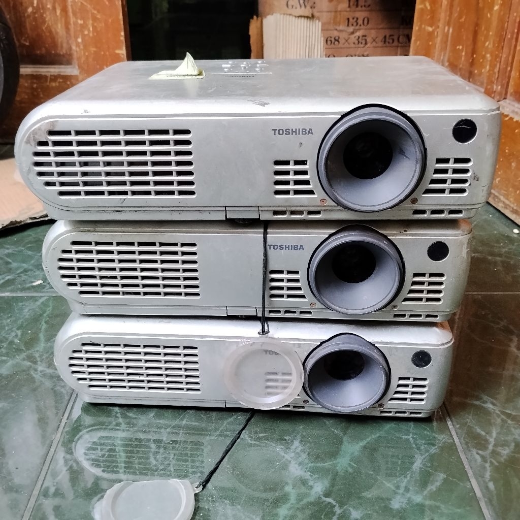 JUAL  MATI Proyektor TOSHIBA TLP-S10 BEKAS Harga 1 PCS SPERPART PROYEKTOR LENSA
