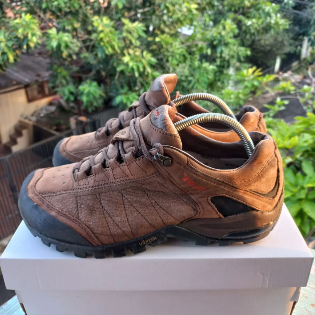 Sepatu Outdoor Teva size 42