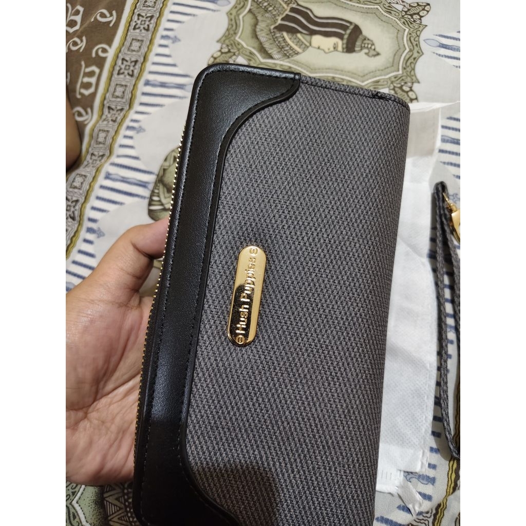 wallet hush puppies