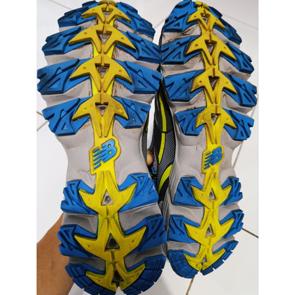 Sneaker Gunung NB 610 Trail V3