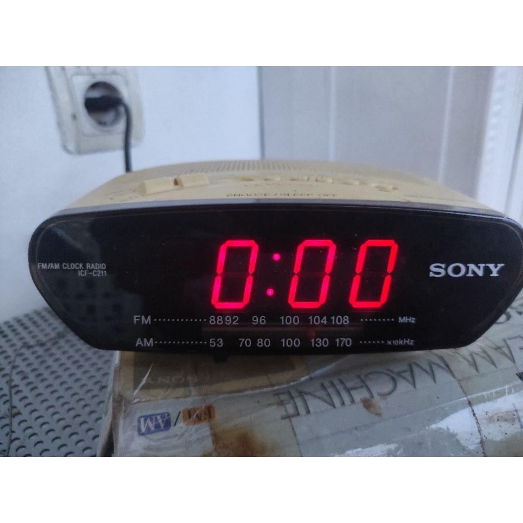 radio, jam alarrm SONY dream machine ICF-C211