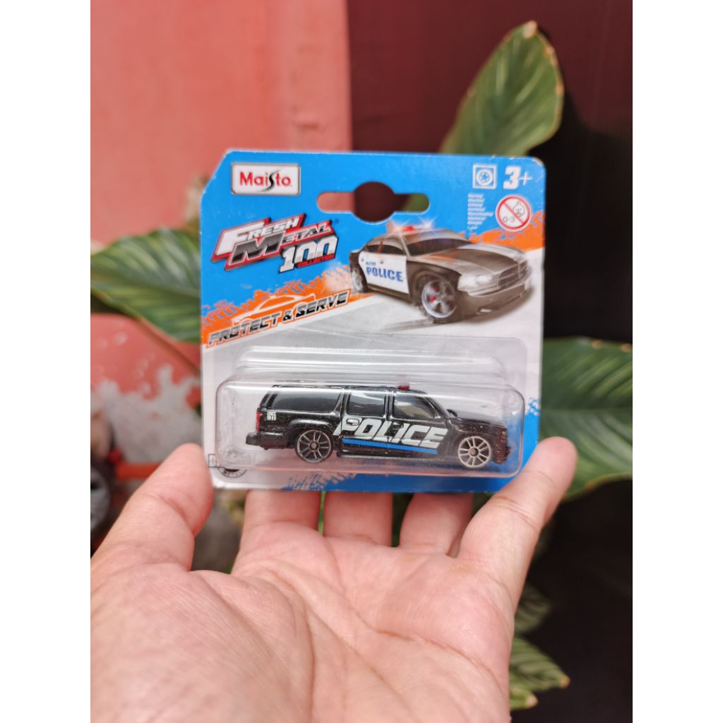 Diecast 2021 Maisto Fresh Metal 100 Collection Chevrolet Suburban Black & White 1:64 Police Car