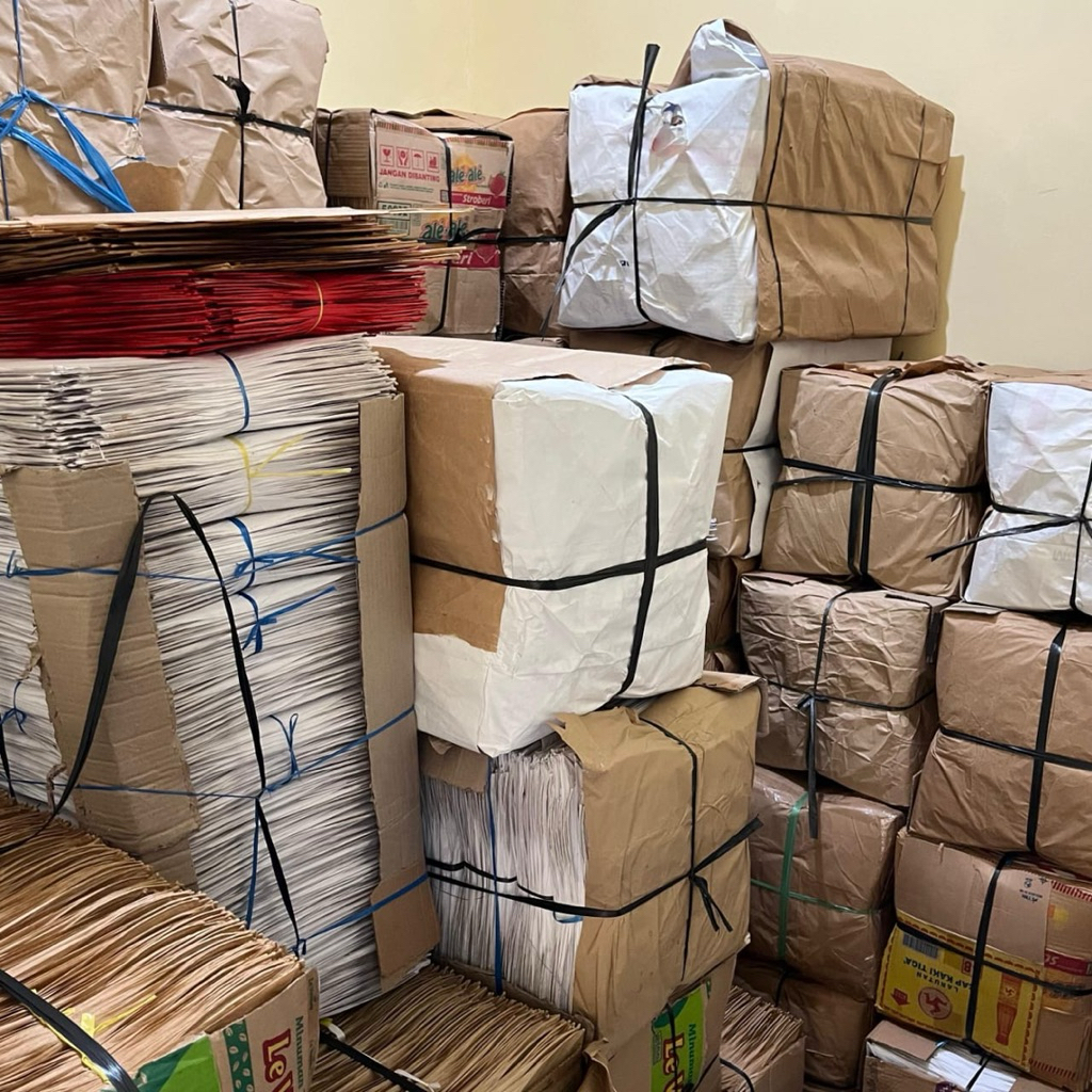 1 BAL 1000 PCS LAYANGAN KERTAS SEOT DAN PLASTIK JABRUG UKURAN 54 58 ARKU LEM KUAT PRESISI