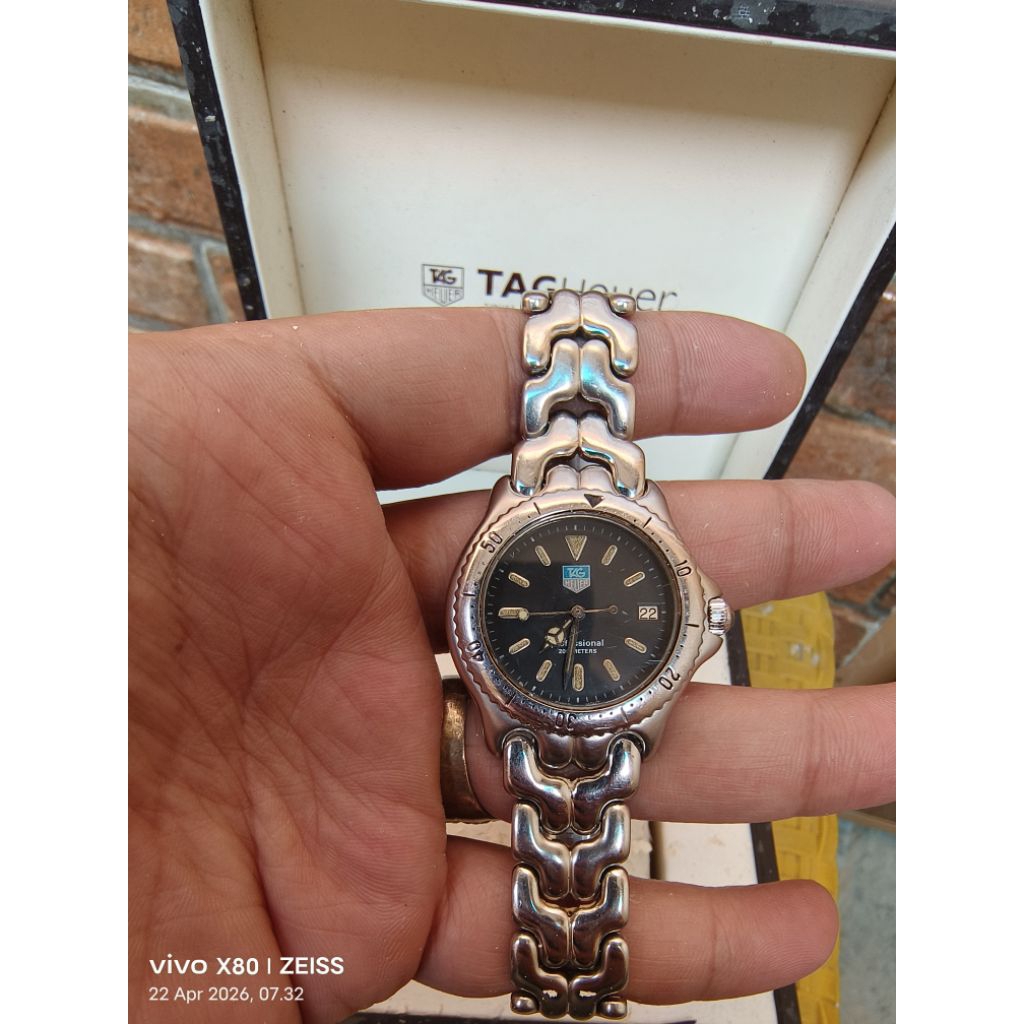 Jam tangan vintage tag heur mesin swiss