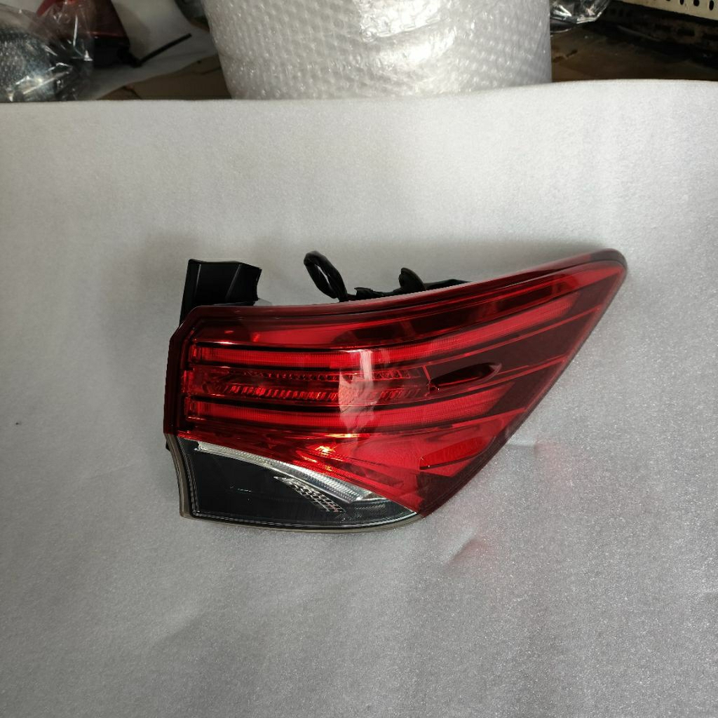 STOPLAMP LAMPU BELAKANG TOYOTA FORTUNER VRZ ORIGINAL 2016 2020