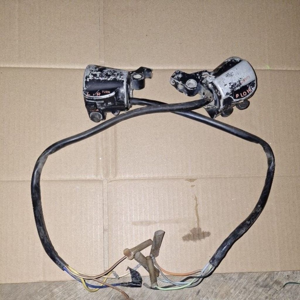 HOLDER KANAN KIRI GL 100 ORIGINAL