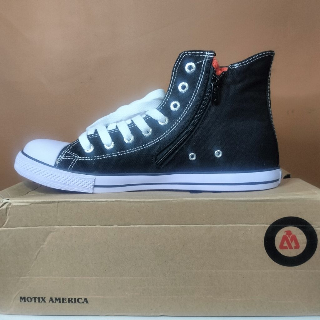 Sepatu Warior Motix America