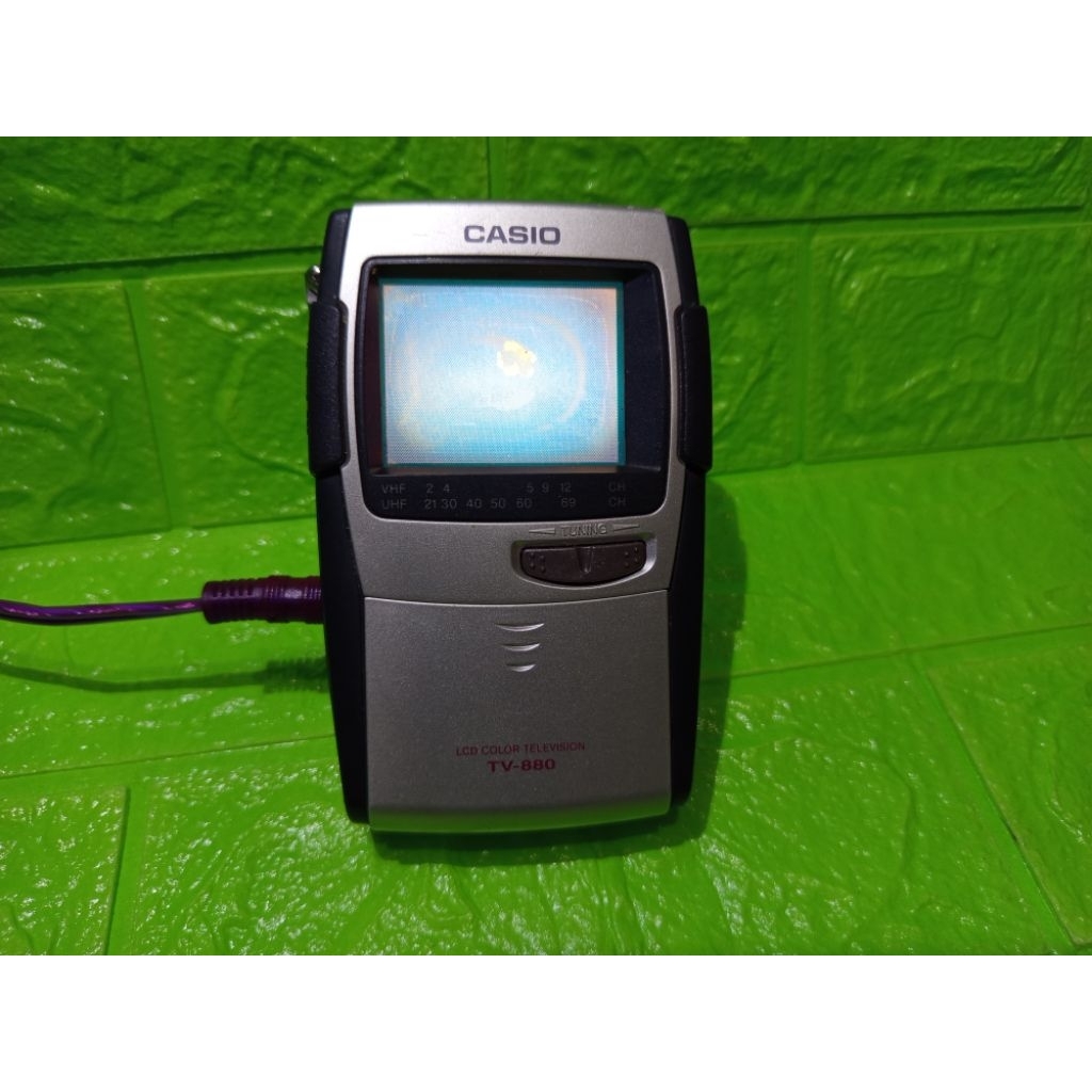 Tv mini pocket Vintage CASIO TV-880 ( SEGEL ) minus