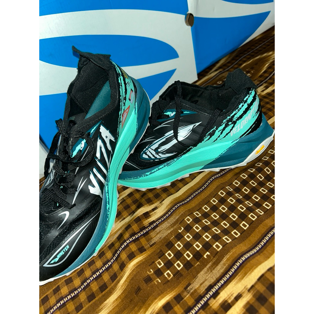 910 Yuza Veloraptor size 40,41&42