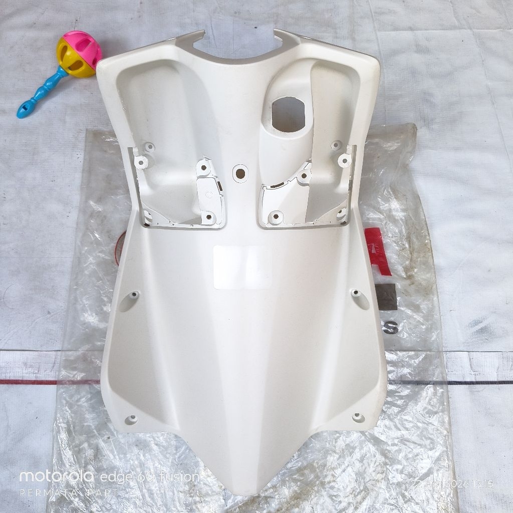 cover dek kontak legshield tengah yamaha mio soul karbu putih kode 20 14D ori original yamaha ygp