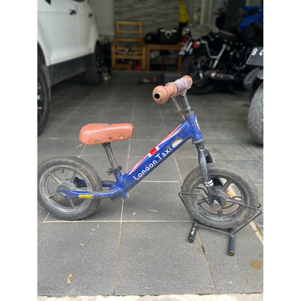 London Taxi balance bike preloved