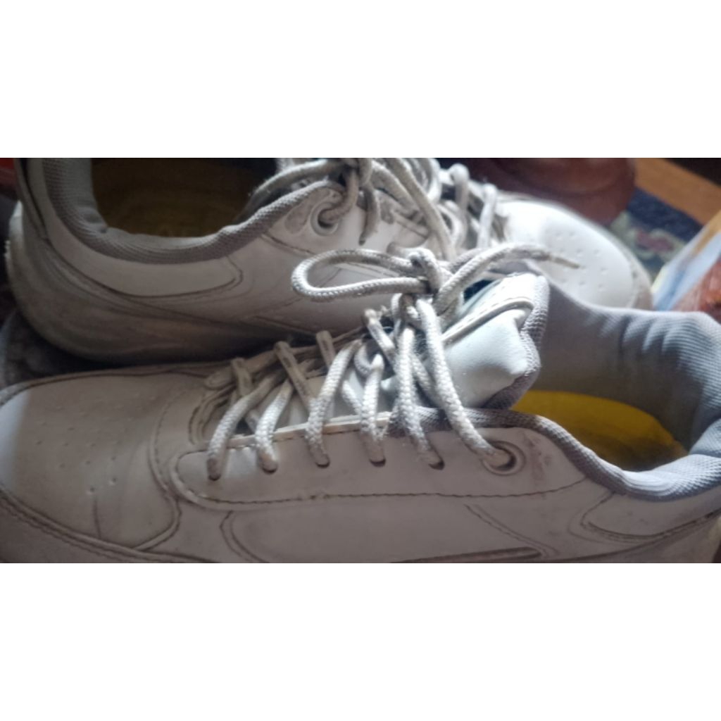 sepatu Aerostreet ukuran 38 sepatu Olahraga preloved second