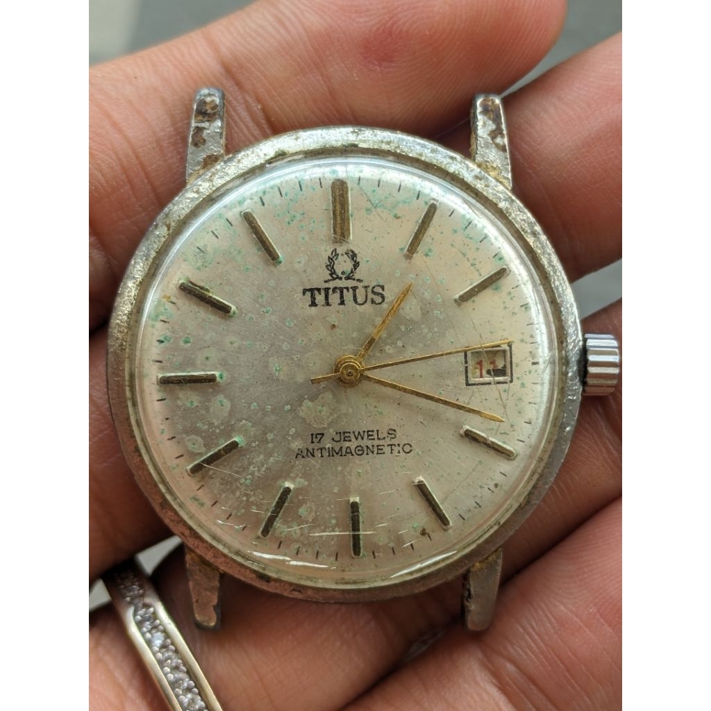 Jam Titus vintage otomatis