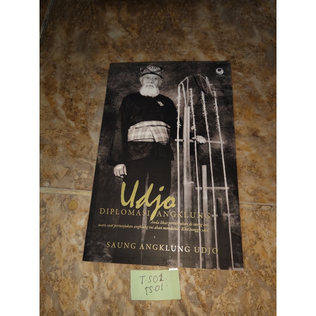 Buku Udjo Diplomasi Angklung - Saung Angklung Udjo