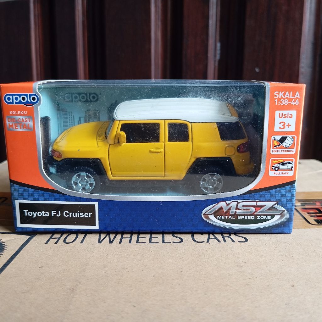 apolo Toyota FJ cruiser kuning off road MSZ